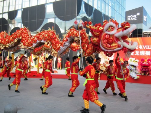 Beijing-lion-dance-at-sanlitun-village
